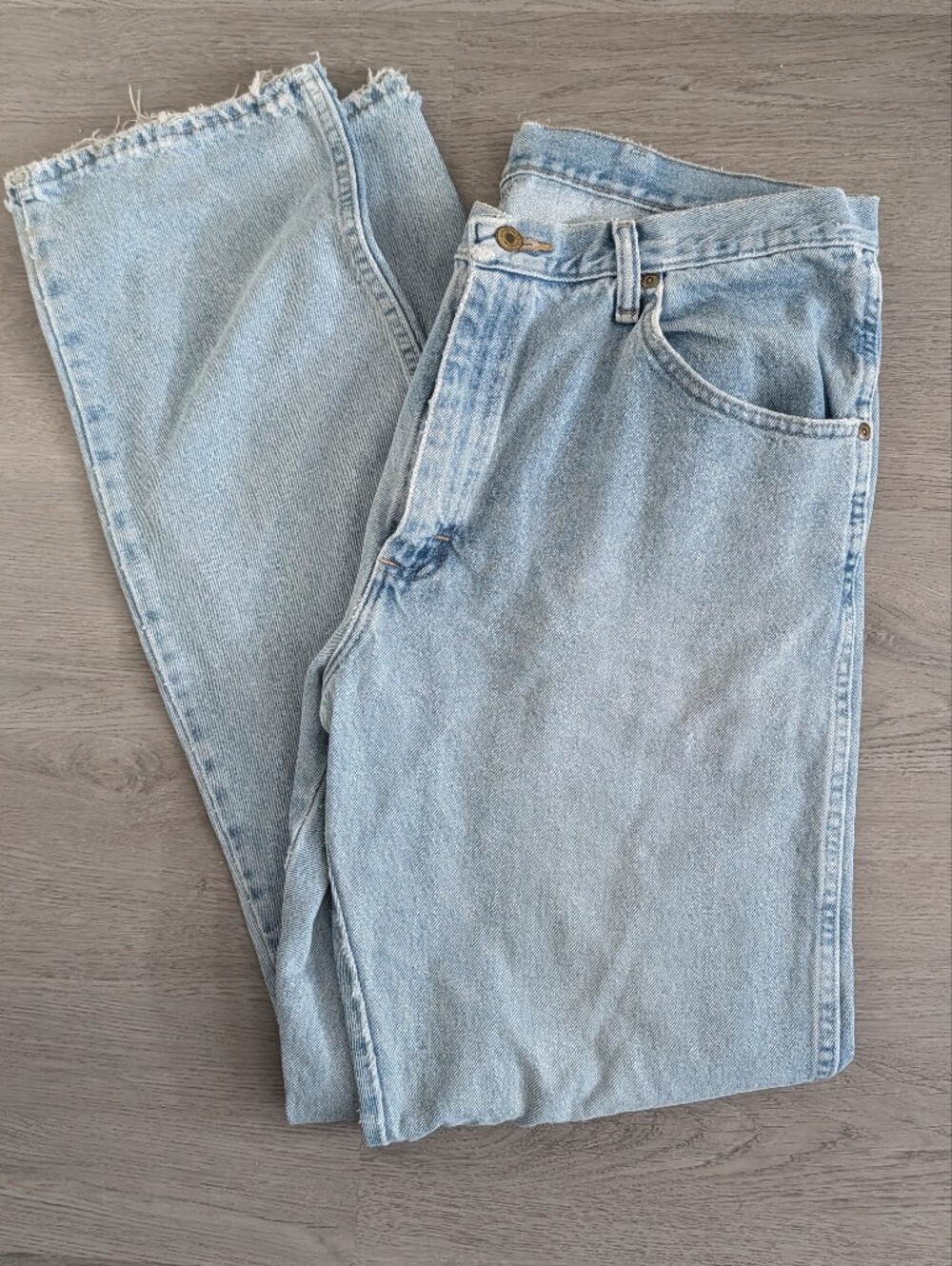 Wrangler Light Wash Grunge Straight Leg Jeans Distressed Cropped Hem Size 30x34